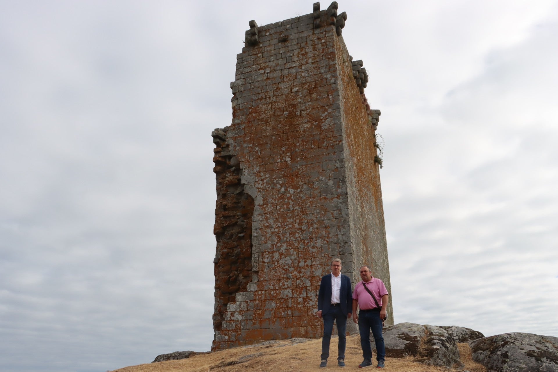 Melloran os entornos das torres da Limia Melloran os entornos das torres da Limia