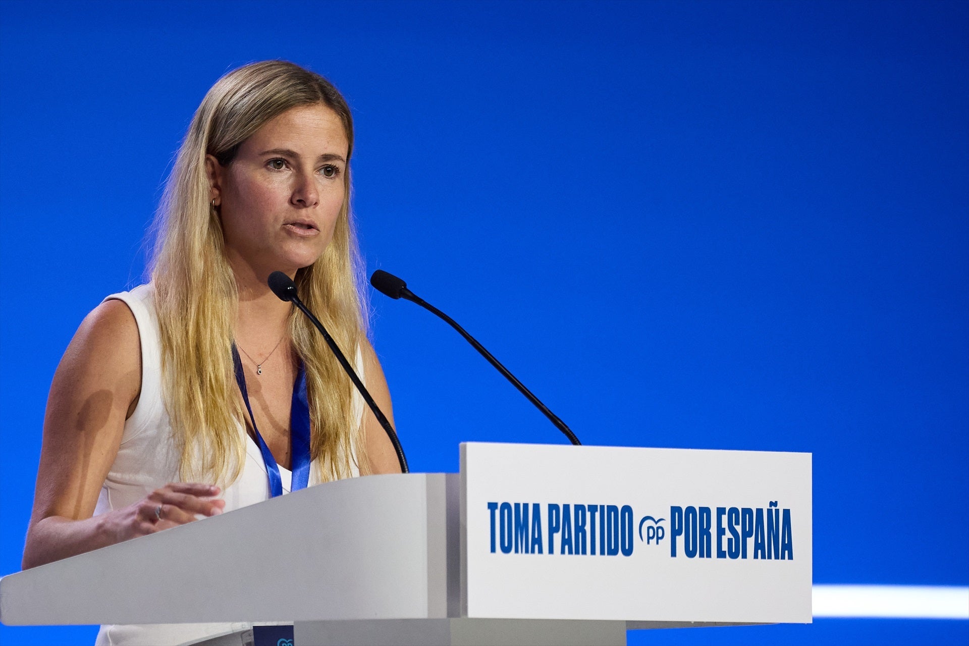 Óscar Puente apunta ahora a Beatriz Fanjul: "Gente que no ha acreditado ni méritos ni esfuerzo alguno" Óscar Puente apunta ahora a Beatriz Fanjul: "Gente que no ha acreditado ni méritos ni esfuerzo alguno"