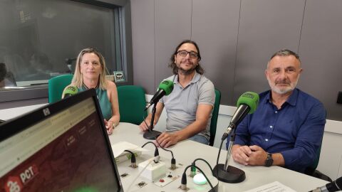 Carmen P&eacute;rez (Futuver), Alejandro Orviz (Bluco) y Luis D&iacute;az (Gij&oacute;n Impulsa) en los estudios de Onda Cero