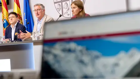 El consejero de Medio Ambiente y Turismo, Manuel Blasco, el director general de Medio Natural, Caza y Pesca, Alfonso Calvo, y la directora general del Parque Nacional de Ordesa y Monte Perdido, Elena Villagrasa, presentan la nueva web del Parque El consejero de Medio Ambiente y Turismo, Manuel Blasco, el director general de Medio Natural, Caza y Pesca, Alfonso Calvo, y la directora general del Parque Nacional de Ordesa y Monte Perdido, Elena Villagrasa, presentan la nueva web del Parque