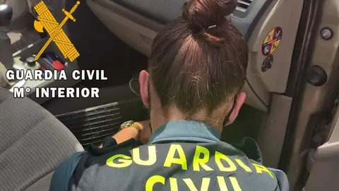 Detenido en el puerto de Almería al intentar embarcar hacia Argelia con un coche robado Detenido en el puerto de Almería al intentar embarcar hacia Argelia con un coche robado