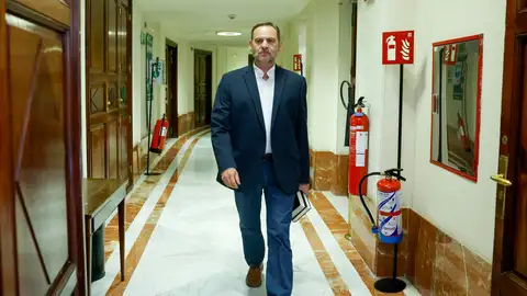 El exministro José Luis Ábalos a su salida del Pleno del Congreso. El exministro José Luis Ábalos a su salida del Pleno del Congreso.