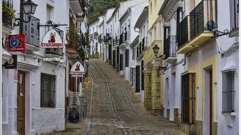 ¿Pueden los pueblos abandonados convertirse en el futuro del país? Así resucitaría la España despoblada ¿Pueden los pueblos abandonados convertirse en el futuro del país? Así resucitaría la España despoblada