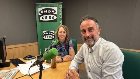 El conseller de Vivienda, Territorio y Movilidad, Jos&eacute; Luis Mateo, en Onda Cero Mallorca, junto a Elka Dimitrova