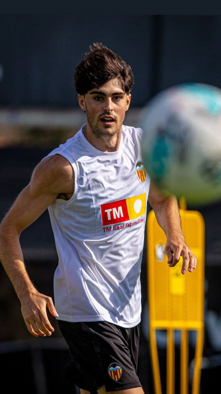Javi Guerra quiere ampliar su contrato con el Valencia CF Javi Guerra quiere ampliar su contrato con el Valencia CF