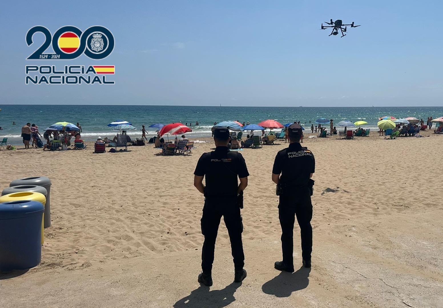La Policía Nacional lanza un dispositivo de patrullas aéreas y terrestres en las playas de Elche La Policía Nacional lanza un dispositivo de patrullas aéreas y terrestres en las playas de Elche