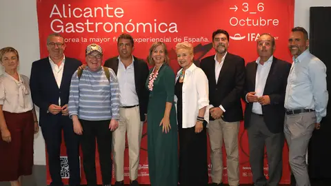 Foto de familia de la presentación de la séptima edición Foto de familia de la presentación de la séptima edición