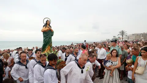 El viento y la marea frenan el desembarco de Santa María Magdalena en Moncofa El viento y la marea frenan el desembarco de Santa María Magdalena en Moncofa