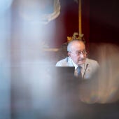 Francisco de la Torre presidiendo el pleno extraordinario