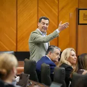 El presidente de la Junta de Andalucía, Juanma Moreno, en la sesión plenaria del 24 de julio de 2025. - MARIA JOSE LOPEZ / EUROPA PRESS El presidente de la Junta de Andalucía, Juanma Moreno, en la sesión plenaria del 24 de julio de 2025. - MARIA JOSE LOPEZ / EUROPA PRESS