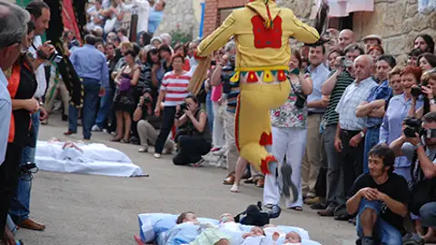 Tradición de "El Colacho" Tradición de "El Colacho"