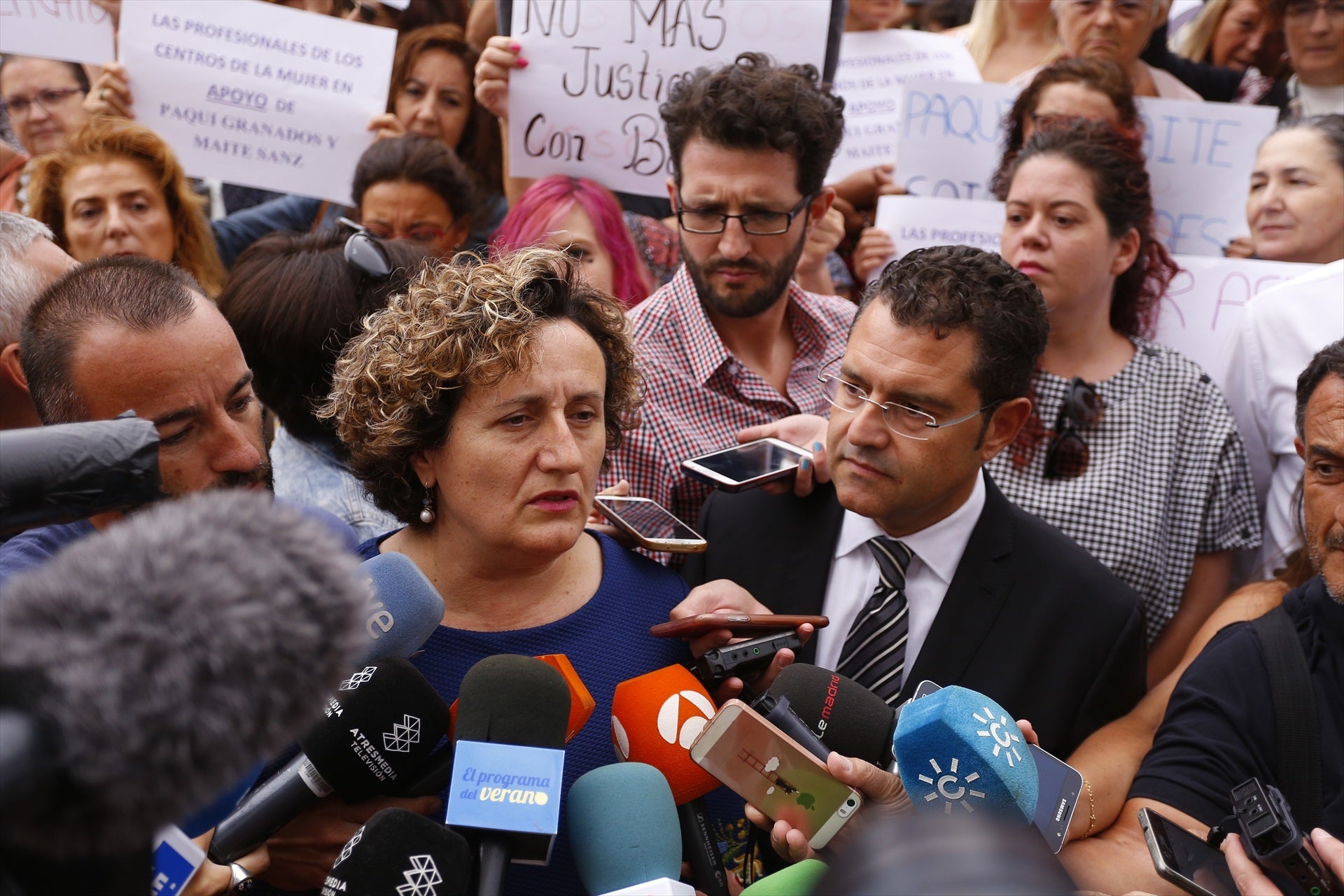 Quién es Paqui Granados, la asesora de Juana Rivas señalada por la jueza de sobreexponer a Daniel Quién es Paqui Granados, la asesora de Juana Rivas señalada por la jueza de sobreexponer a Daniel