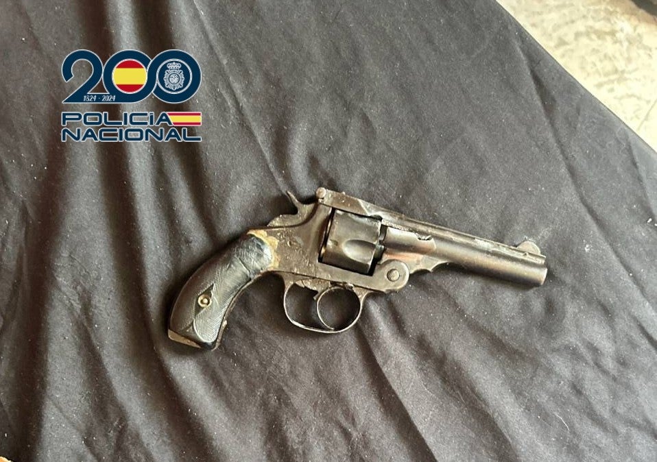 La Policía Nacional detiene a cinco personas vinculadas a varios disparos tras una discusión familiar La Policía Nacional detiene a cinco personas vinculadas a varios disparos tras una discusión familiar