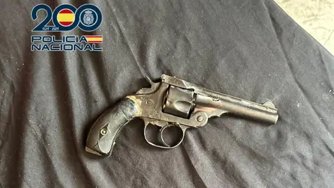 La Policía Nacional detiene a cinco personas vinculadas a varios disparos tras una discusión familiar La Policía Nacional detiene a cinco personas vinculadas a varios disparos tras una discusión familiar
