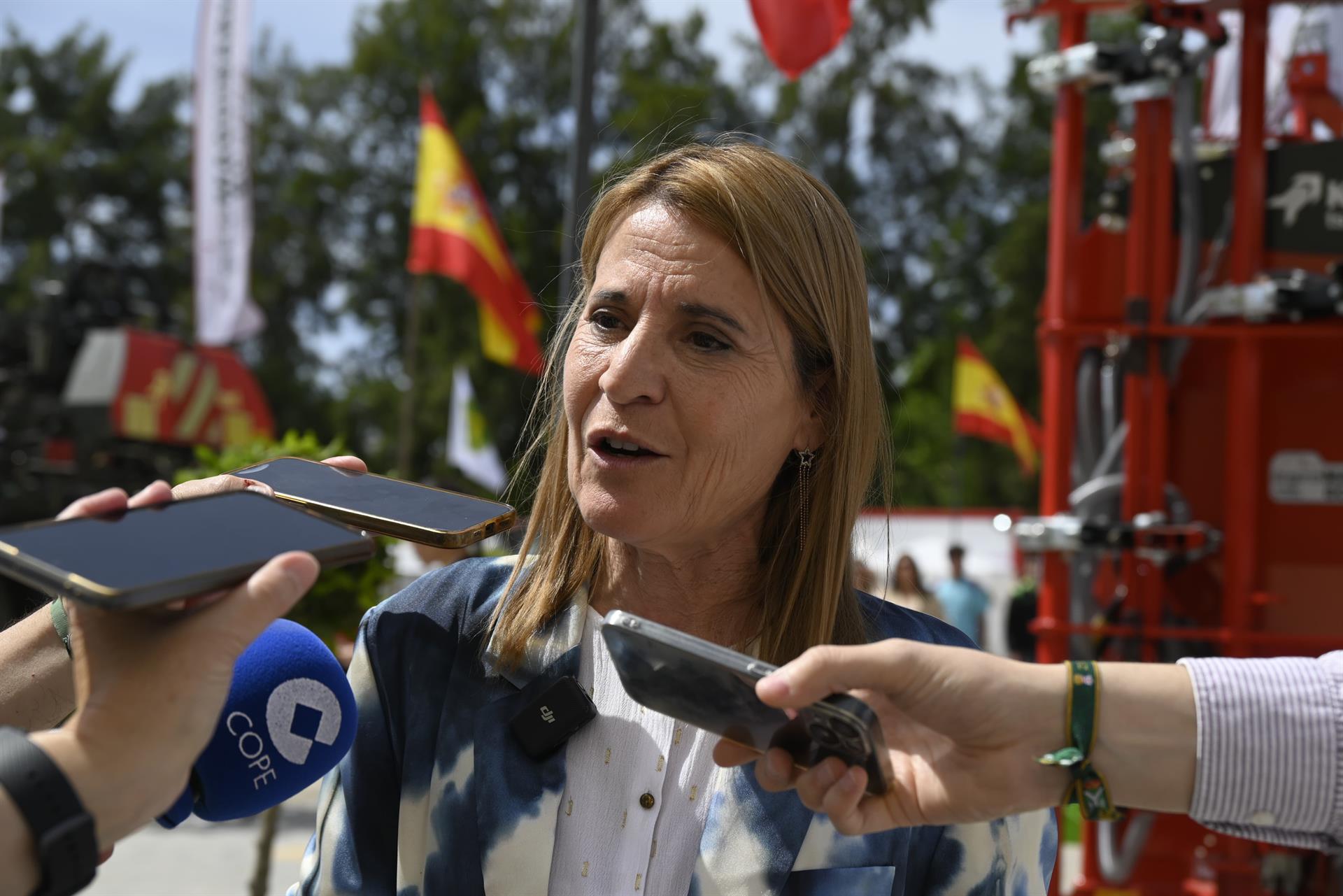 La eurodiputada de PP Elena Nevado advierte que nuevo presupuesto de la PAC "perjudicaría gravemente al campo extremeño" La eurodiputada de PP Elena Nevado advierte que nuevo presupuesto de la PAC "perjudicaría gravemente al campo extremeño"
