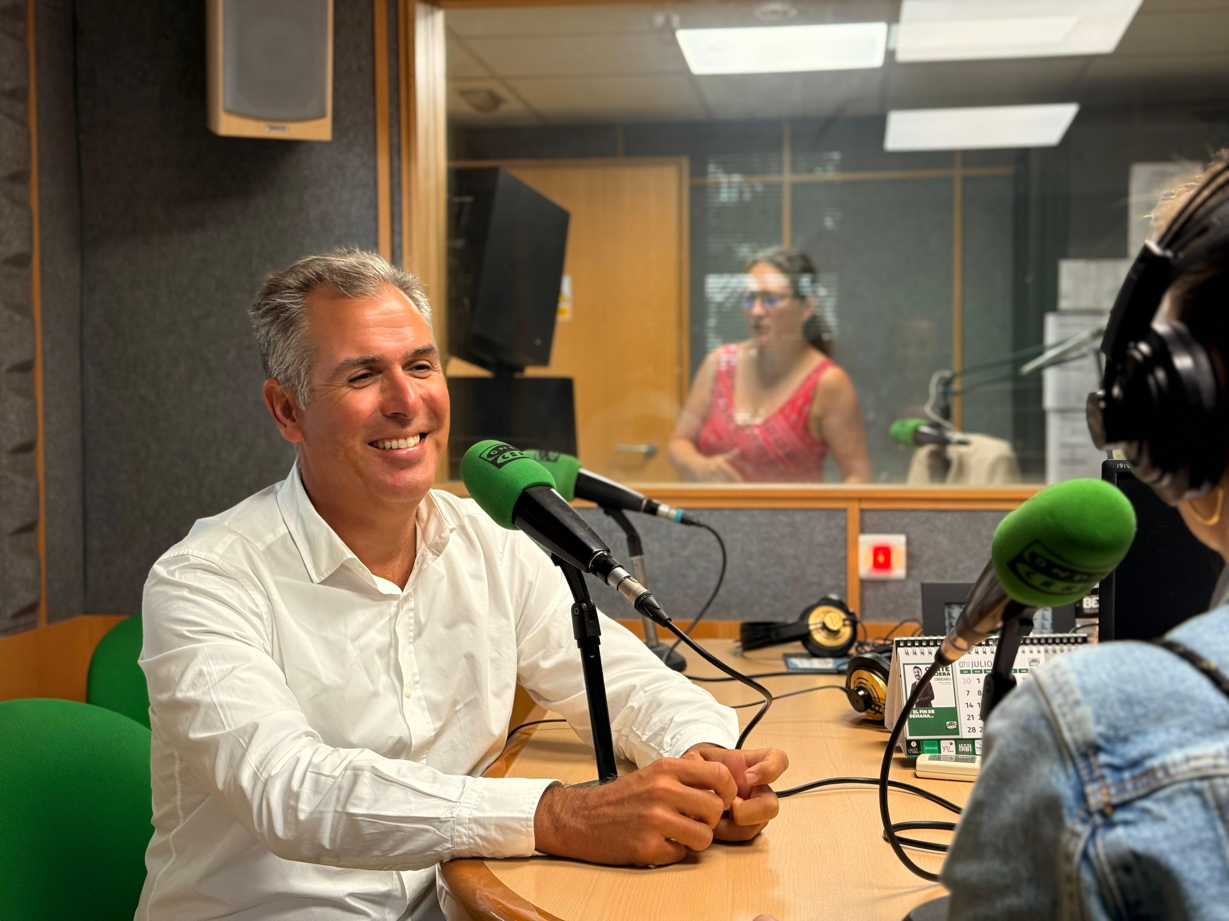 Domínguez: “Exigimos que Lores cumpla legalmente con el uso de las banderas oficiales en el Concello” Domínguez: “Exigimos que Lores cumpla legalmente con el uso de las banderas oficiales en el Concello”