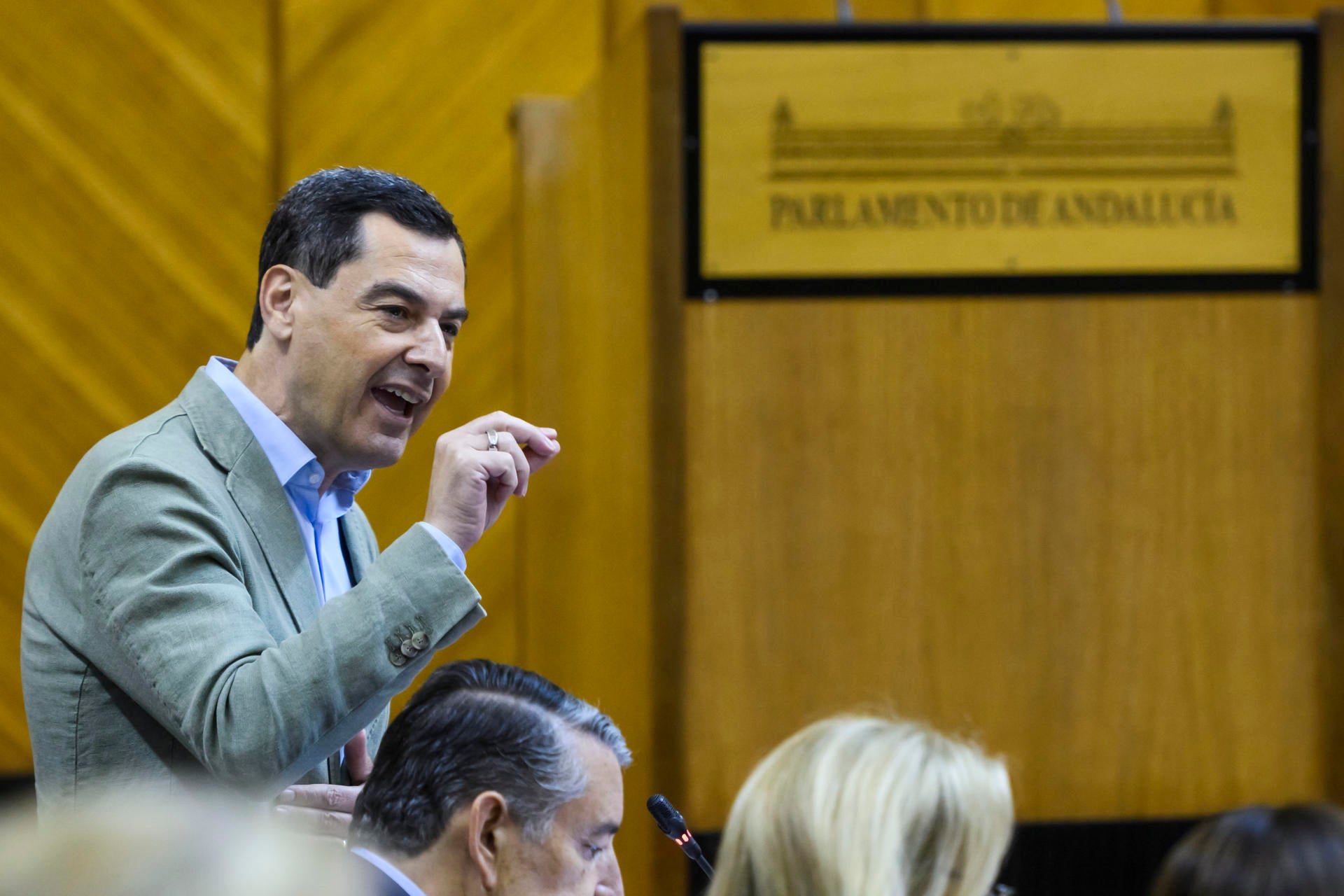 Juanma Moreno defiende la legitimidad de su currículum: "Está en la web de la Junta desde hace diez años" Juanma Moreno defiende la legitimidad de su currículum: "Está en la web de la Junta desde hace diez años"