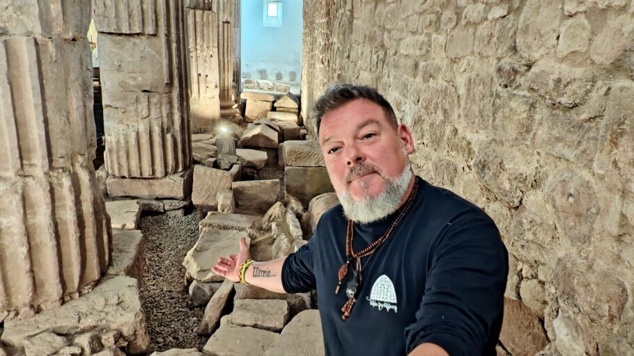 Fran Contreras en Tricio, la Bas&iacute;lica Paleocristiana de Los Arcos 