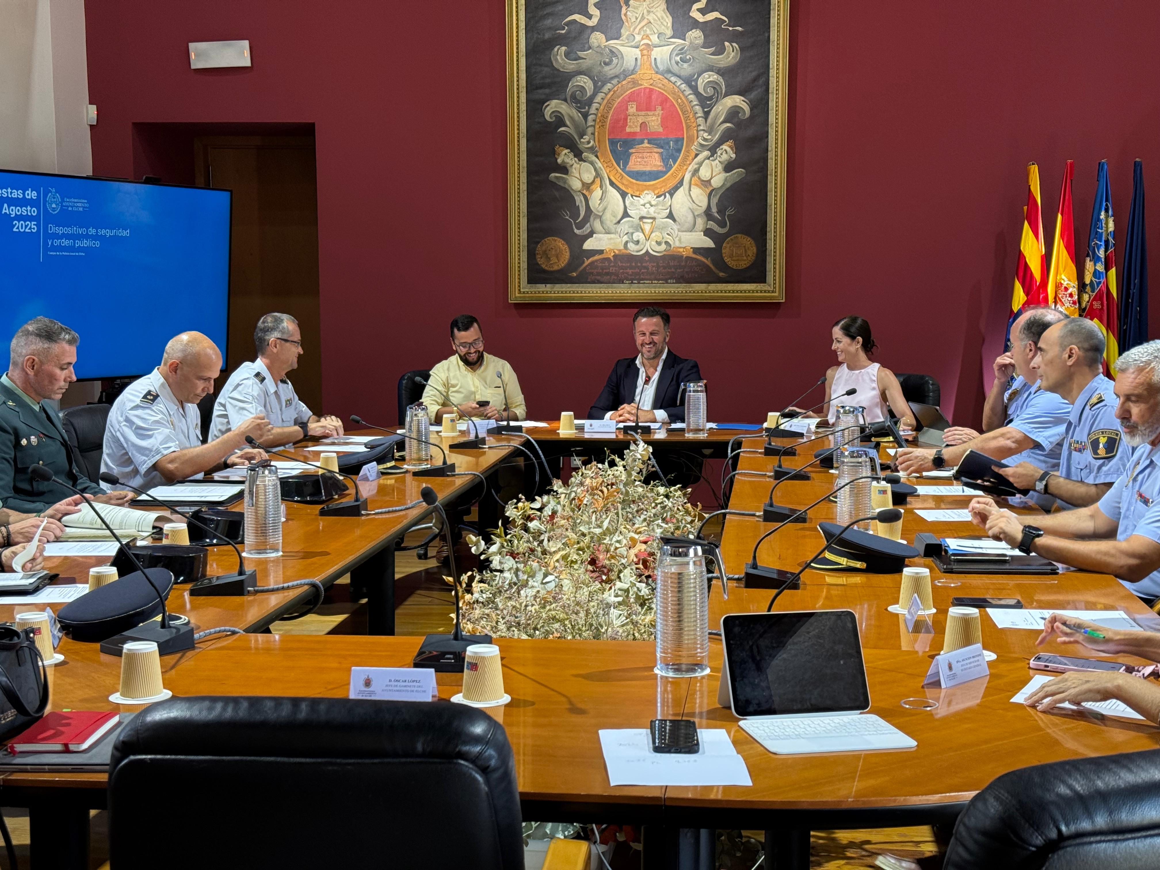 Elche desplegará 3.686 agentes de seguridad en las fiestas de agosto Elche desplegará 3.686 agentes de seguridad en las fiestas de agosto