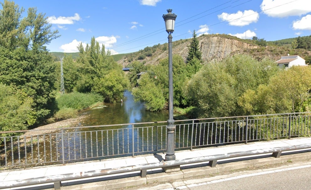 Tensión tras la caída de seis personas desde dos canoas en el río Luna Tensión tras la caída de seis personas desde dos canoas en el río Luna