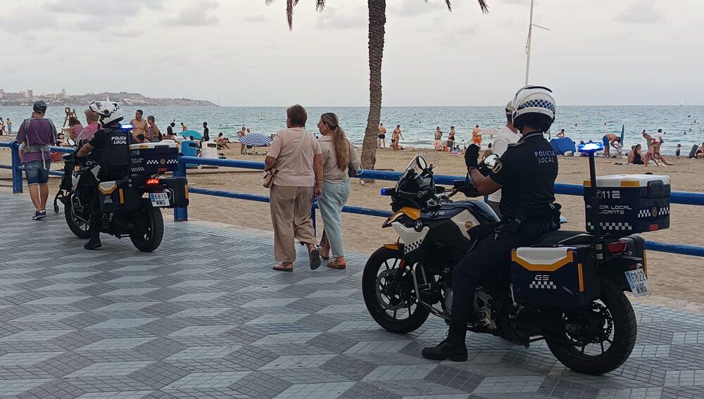 Policía Local en la playa 
