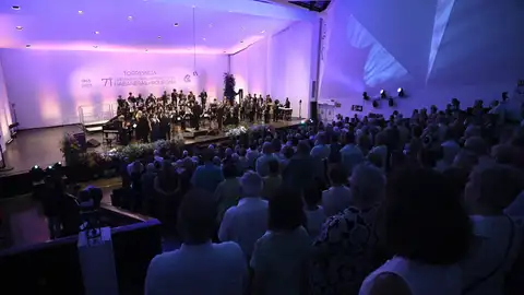 Velada inaugural de la 71ª edición del certamen en el Teatro Municipal de Torrevieja Velada inaugural de la 71ª edición del certamen en el Teatro Municipal de Torrevieja