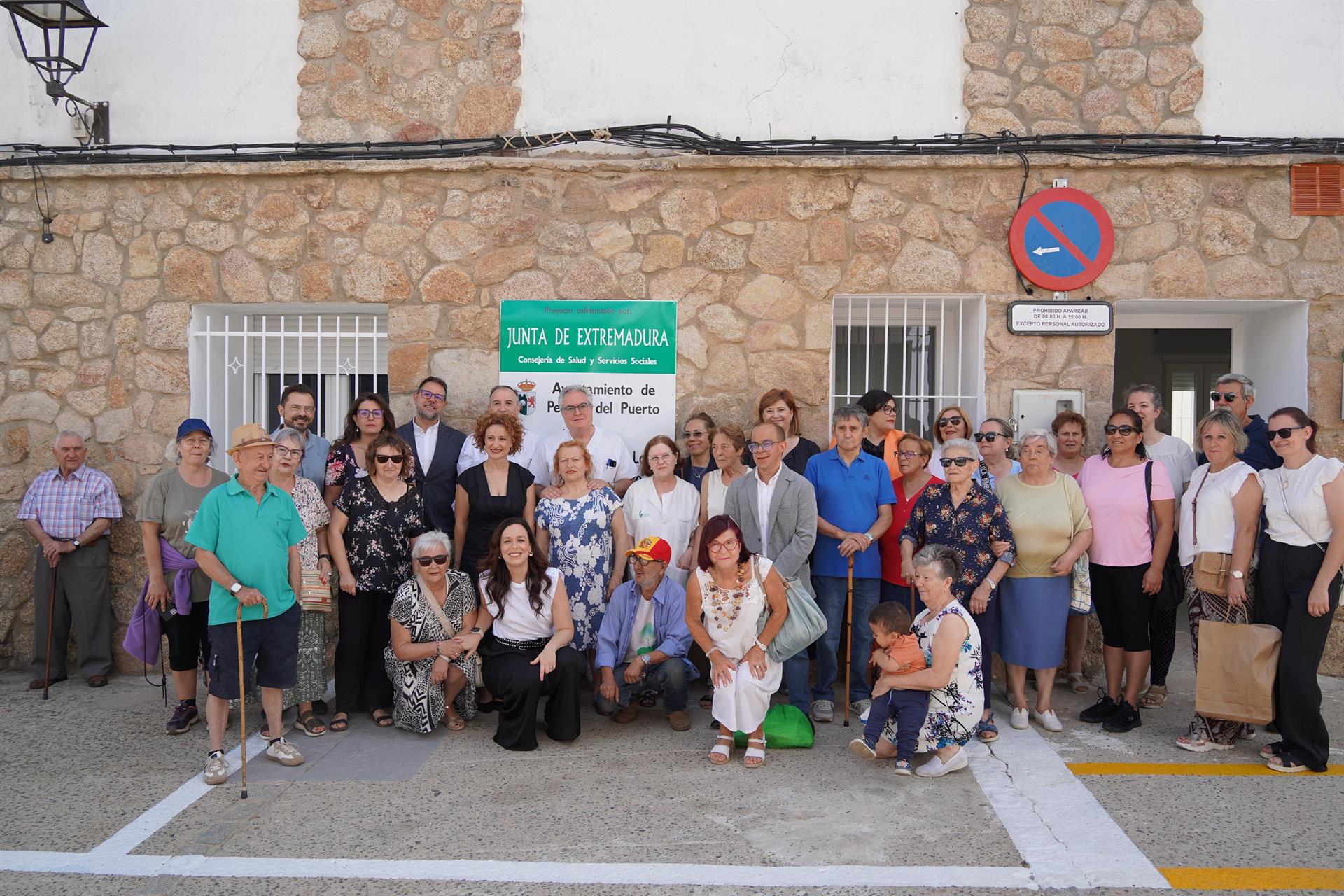 La Junta de Extremadura invierte 69.000 euros en las obras de mejora del consultorio de salud de Perales del Puerto La Junta de Extremadura invierte 69.000 euros en las obras de mejora del consultorio de salud de Perales del Puerto