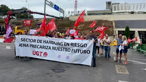 Los trabajadores del sector aéreo amenazan con paralizar en agosto el aeropuerto de Palma. Los trabajadores del sector aéreo amenazan con paralizar en agosto el aeropuerto de Palma.