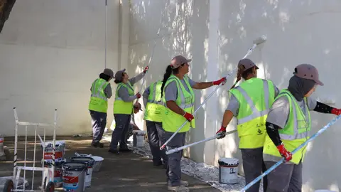 Diez personas desempleadas se forman y trabajan en instalaciones municipales con "Emple@ Manzanares" Diez personas desempleadas se forman y trabajan en instalaciones municipales con "Emple@ Manzanares"