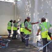 Diez personas desempleadas se forman y trabajan en instalaciones municipales con "Emple@ Manzanares"