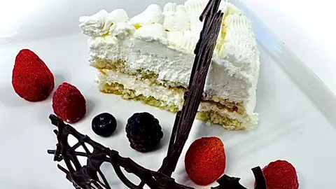 Tarta de mantequilla y nata con helado de café Tarta de mantequilla y nata con helado de café