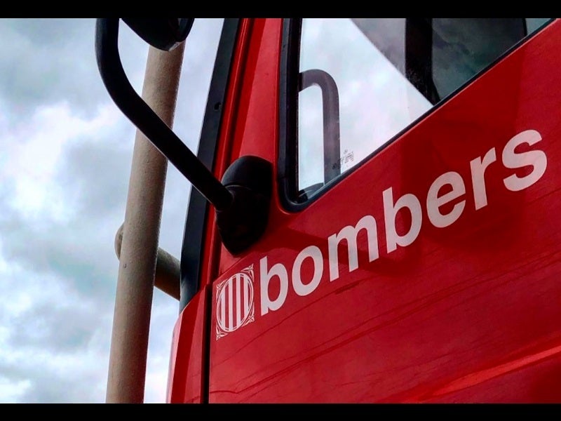Dos muertos y seis heridos leves por el incendio de un edificio de Bellpuig (Lleida) Dos muertos y seis heridos leves por el incendio de un edificio de Bellpuig (Lleida)