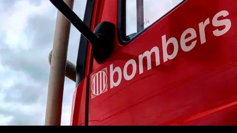 Dos muertos y seis heridos leves en el incendio de un edificio de Bellpuig (Lleida) Dos muertos y seis heridos leves en el incendio de un edificio de Bellpuig (Lleida)