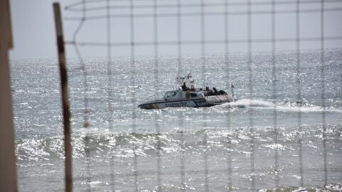 M&aacute;s de medio centenar de menores no acompa&ntilde;ados cruzan a nado a Ceuta