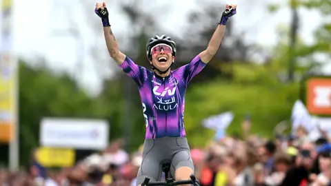 Mavi García cruzando la meta Mavi García cruzando la meta