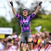 Mavi García cruzando la meta 