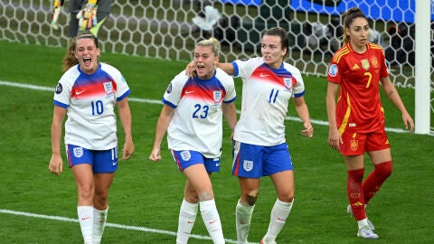 Las jugadoras de Inglaterra celebran el gol Las jugadoras de Inglaterra celebran el gol