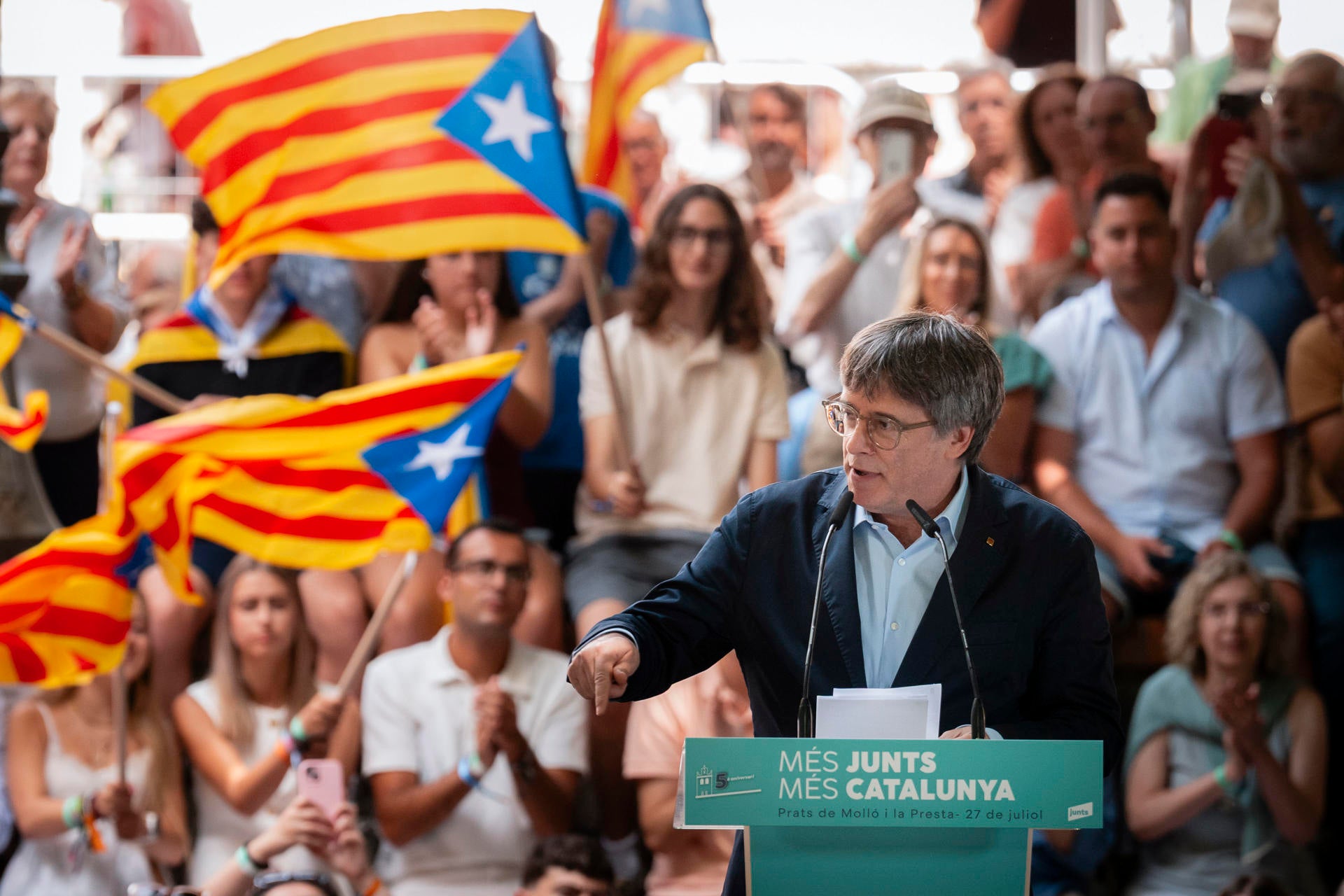 Puigdemont avisa al PSOE: "Nuestro voto no se puede dar por descontado; hay que ganárselo con el método Junts" Puigdemont avisa al PSOE: "Nuestro voto no se puede dar por descontado; hay que ganárselo con el método Junts"