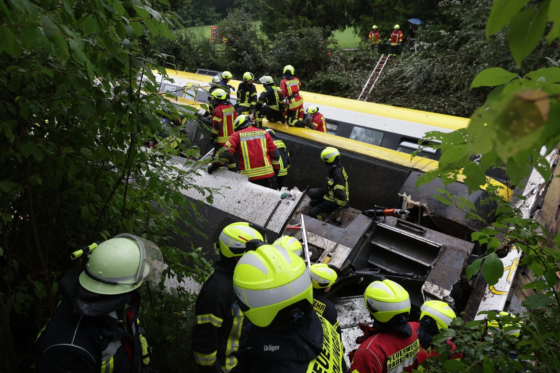 Varios muertos y heridos tras el descarrilamiento de un tren en Alemania Varios muertos y heridos tras el descarrilamiento de un tren en Alemania