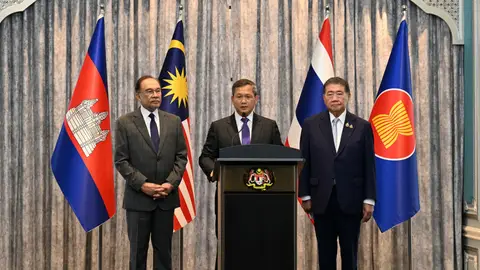 Tailandia y Camboya aprueban un alto al fuego tras cinco días de conflicto Tailandia y Camboya aprueban un alto al fuego tras cinco días de conflicto