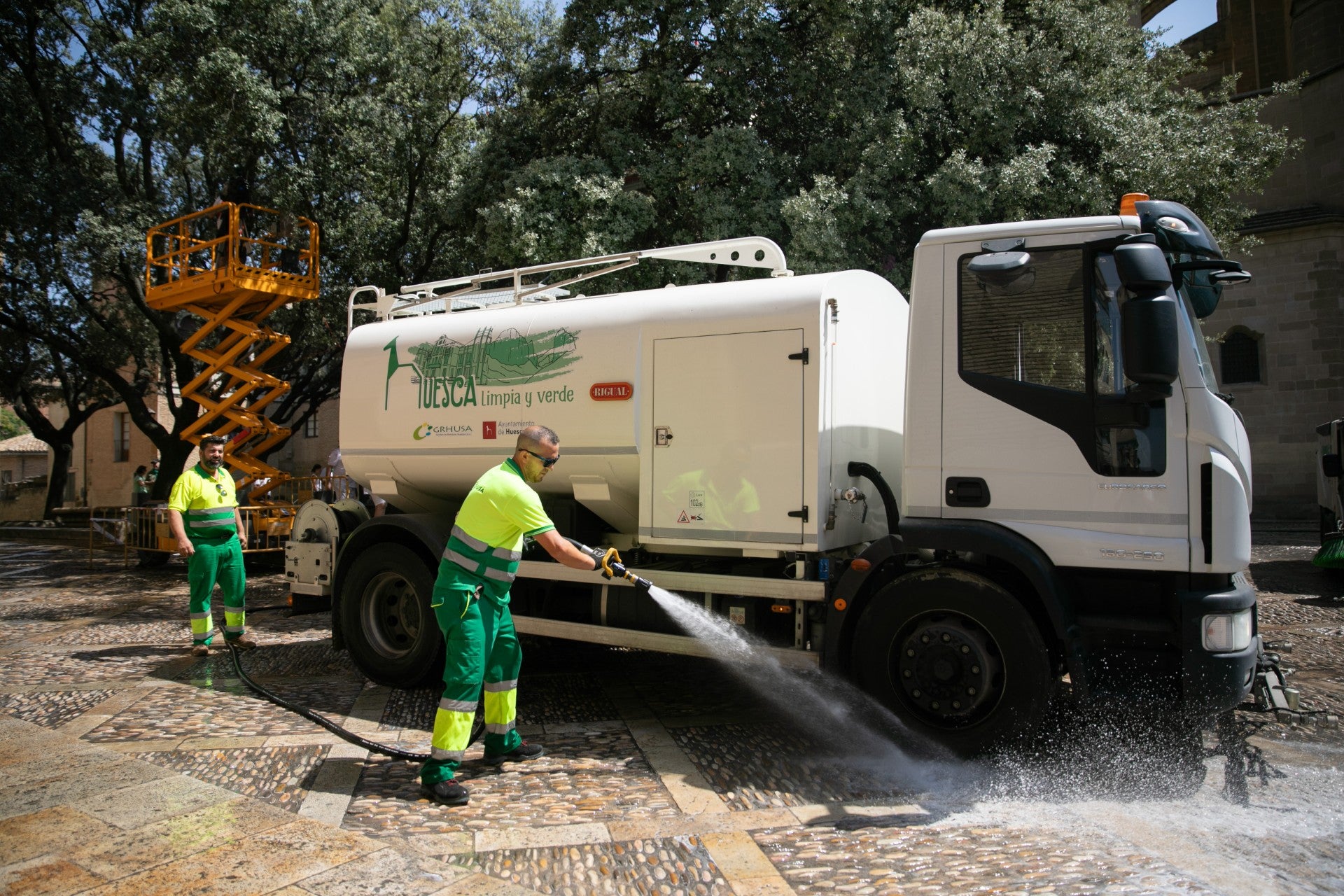 Amplio operativo para garantizar la limpieza de la capital oscense durante las fiestas Amplio operativo para garantizar la limpieza de la capital oscense durante las fiestas