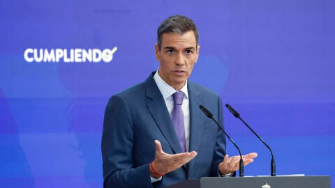 Pedro Sánchez durante la rueda de prensa en la que ha hecho balance/ EFE/ Chema Moya