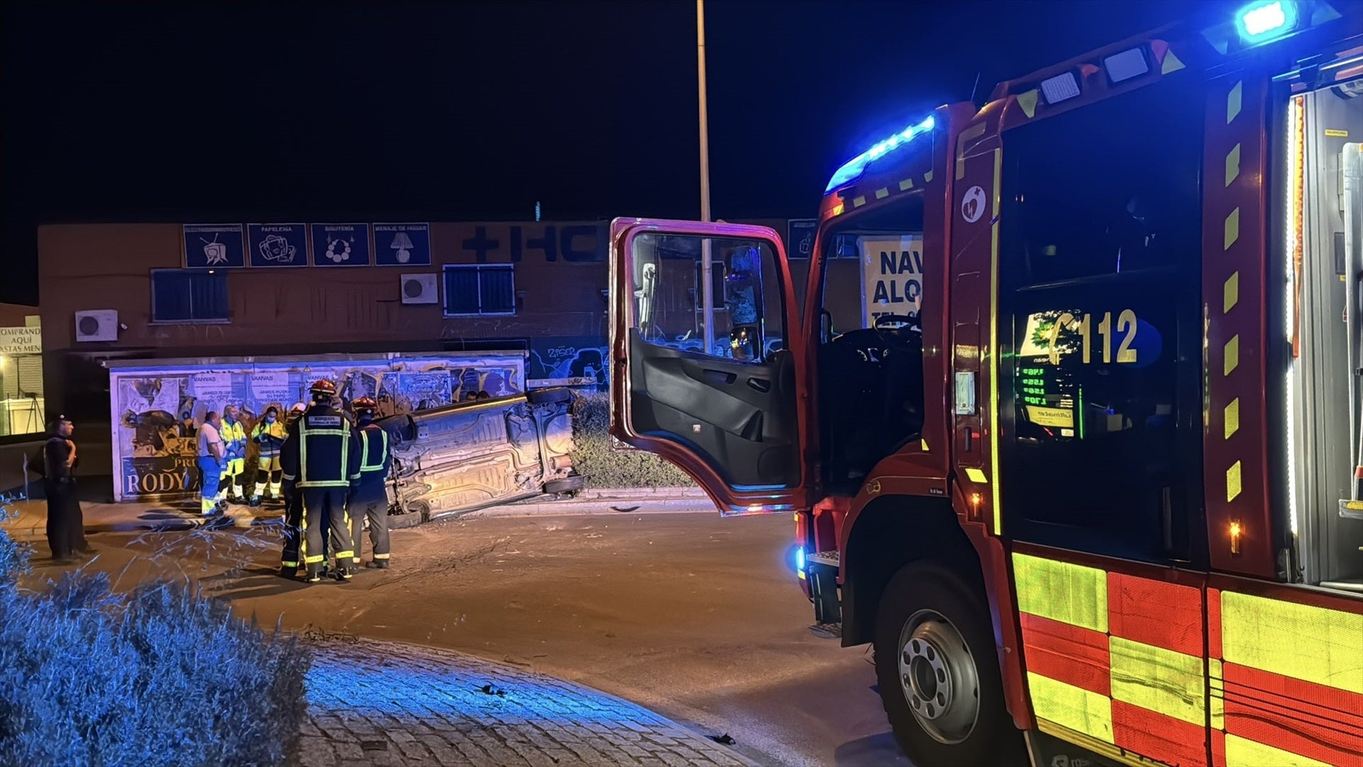 Muere una joven de 16 años al salir despedida del coche en un accidente en una rotonda de Collado Villalba Muere una joven de 16 años al salir despedida del coche en un accidente en una rotonda de Collado Villalba