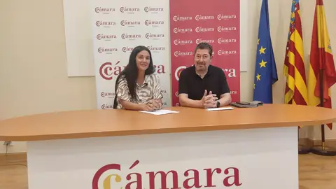 Cristina Torres y Mario Martínez, vicepresidenta y presidente de Cámara Orihuela en la presentación de la VI Noche de la Economía Cristina Torres y Mario Martínez, vicepresidenta y presidente de Cámara Orihuela en la presentación de la VI Noche de la Economía