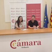 Cristina Torres y Mario Martínez, vicepresidenta y presidente de Cámara Orihuela en la presentación de la VI Noche de la Economía