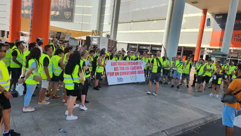 Protesta de los trabajadores del TIB en el aeropuerto de Palma. Protesta de los trabajadores del TIB en el aeropuerto de Palma.