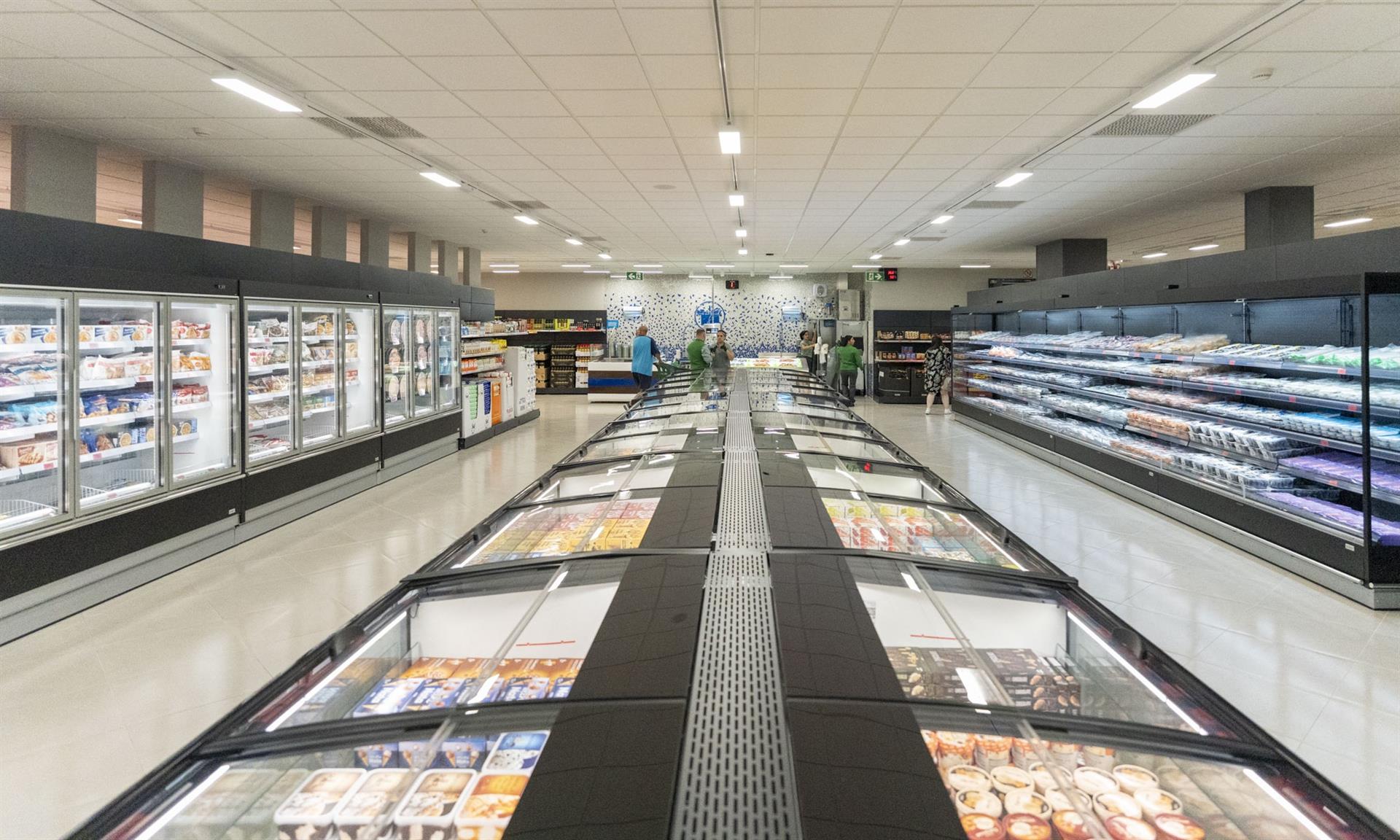 Mercadona abre un nuevo supermercado en Badajoz, en el que ha invertido 6,2 millones de euros Mercadona abre un nuevo supermercado en Badajoz, en el que ha invertido 6,2 millones de euros