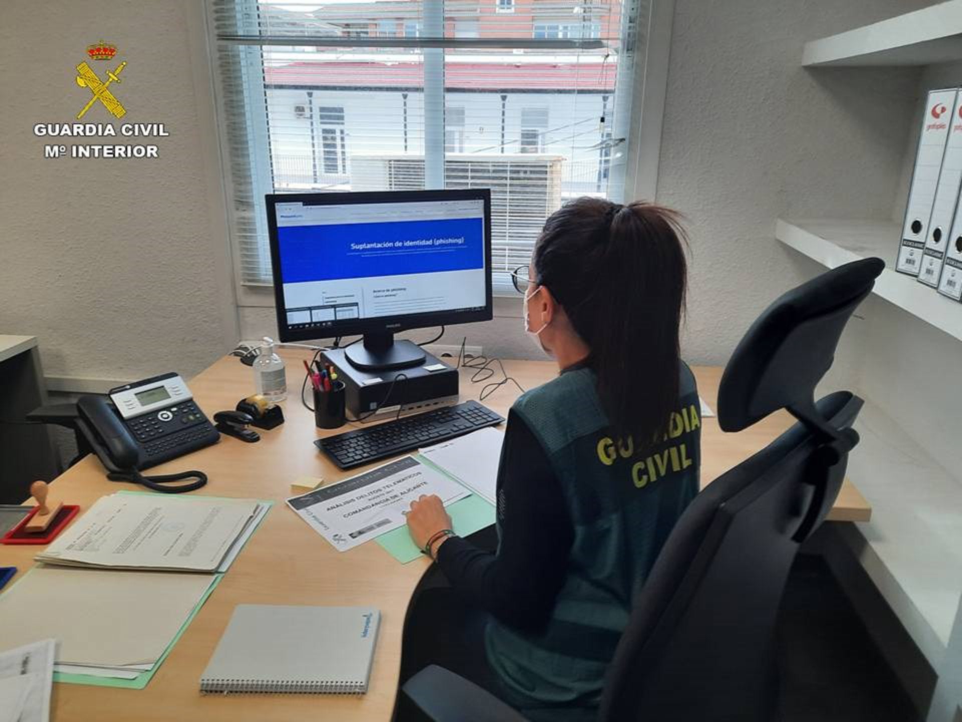 La Guardia Civil desarticula una organización que robaba en los polígonos de Crevillent y Ribarroja La Guardia Civil desarticula una organización que robaba en los polígonos de Crevillent y Ribarroja