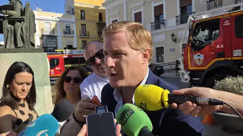 El alcalde de Badajoz destaca la importancia de las obras en el río aunque pueden ocasionar "muchos inconvenientes" El alcalde de Badajoz destaca la importancia de las obras en el río aunque pueden ocasionar "muchos inconvenientes"