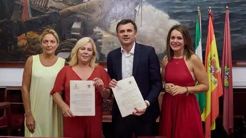 El Ayuntamiento y la Asociación de Comerciantes de Extramuros renuevan su convenio de colaboración El Ayuntamiento y la Asociación de Comerciantes de Extramuros renuevan su convenio de colaboración